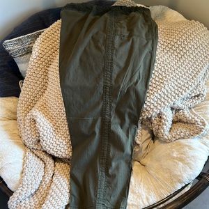 Army green elastic waist pants/Capris